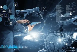 Ingenieur bestuurt industriële robotarm via digitaal tablet in een slimme fabriek